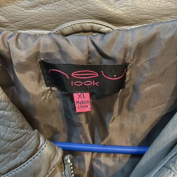 NEU LOOK FAUX LEATHER SHORT ZIP JACKET GREY Sz xl but looks like medium/large - Picture 2 of 3